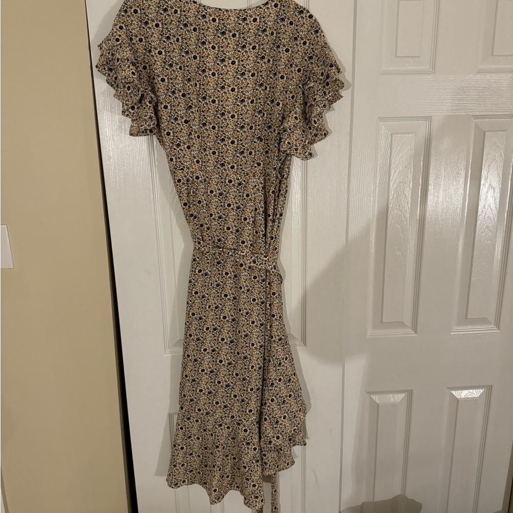 Floral Wrap Dress with Ruffle Sleeves - Picture 4 of 7